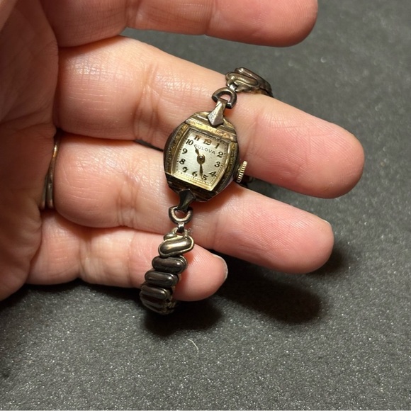 Vintage Ladies Bulova Mechanical Wind Up Watch 10K Rolled Gold Working - Picture 1 of 7
